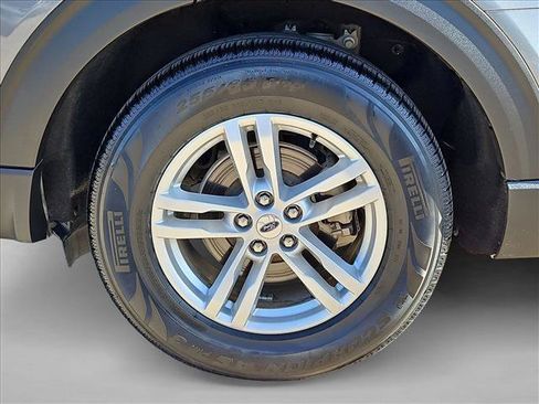 Used 2022 Ford Explorer XLT w/ Equipment Group 202A RWD image 24