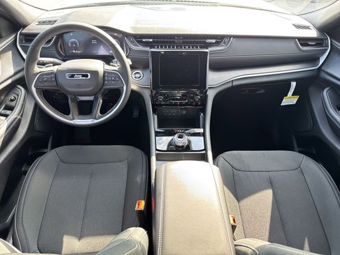 New 2025 Jeep Grand Cherokee Laredo X image 13