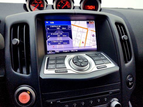 Used 2017 Nissan 370Z Sport image 14