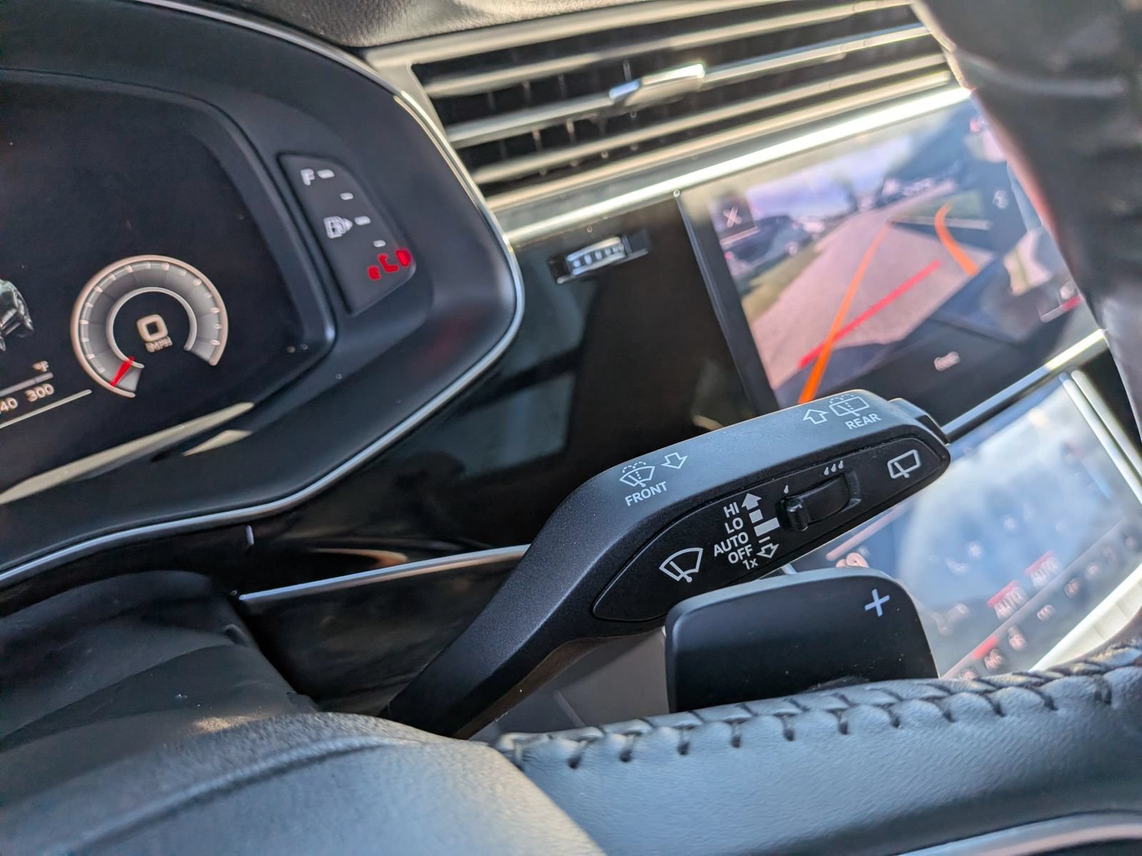 Used 2019 Audi Q8 Premium Plus w/ Premium Plus AWD/4WD image 57
