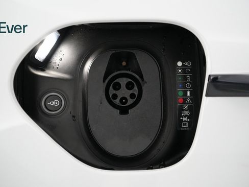 Used 2021 Porsche Taycan 4S image 28