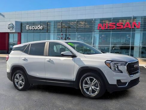 Used 2024 GMC Terrain SLE FWD image 1