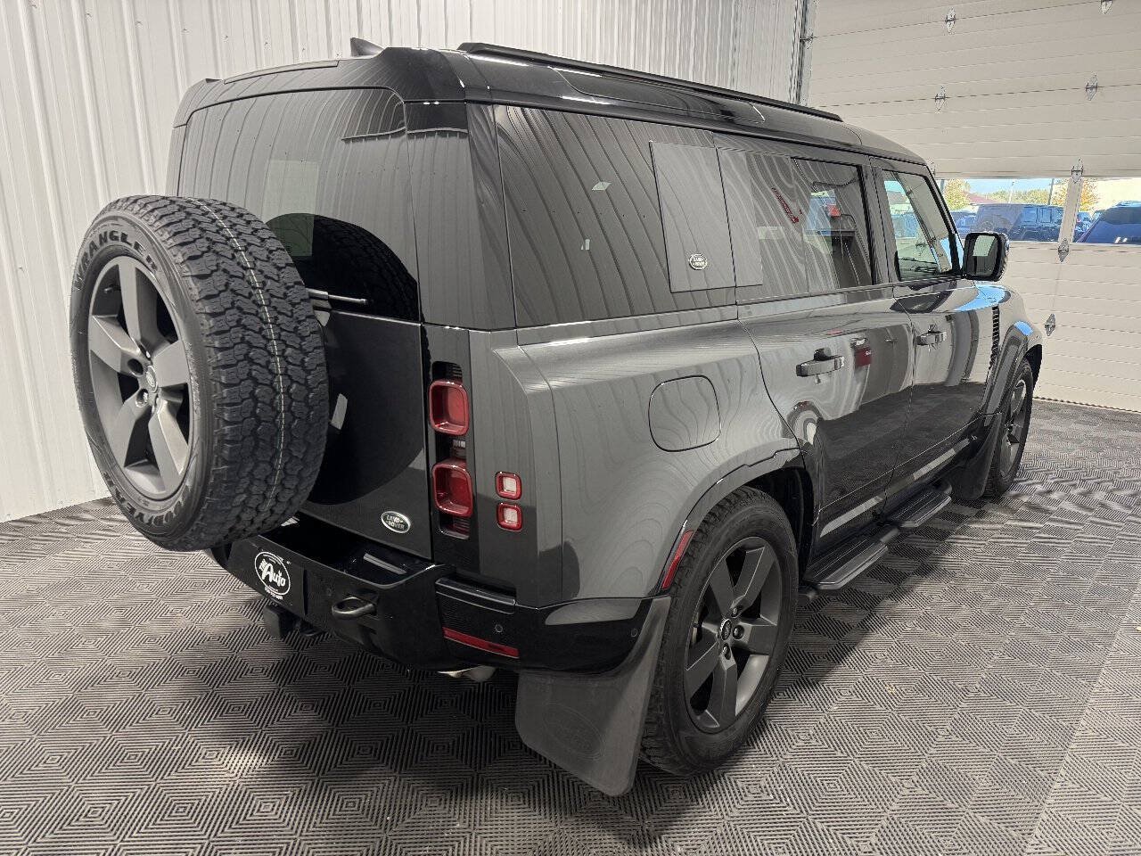Used 2023 Land Rover Defender 110 X-Dynamic SE AWD/4WD image 3