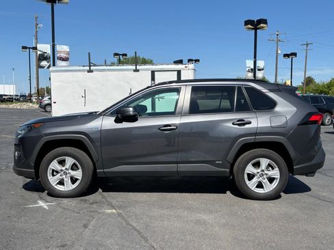 Used 2020 Toyota RAV4 LE AWD/4WD image 3