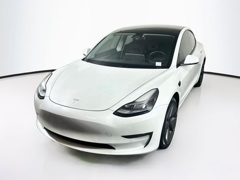 Used 2021 Tesla Model 3 Standard Range Plus RWD image 3
