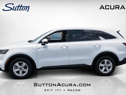 Used 2023 Kia Sorento LX FWD image 2
