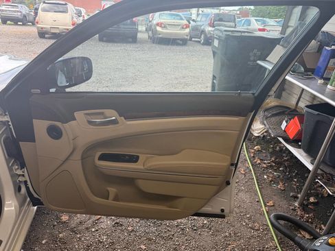 Used 2011 Chrysler 300 C image 16