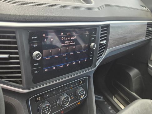 Used 2021 Volkswagen Atlas Cross Sport SE w/ Panoramic Sunroof Package FWD image 22