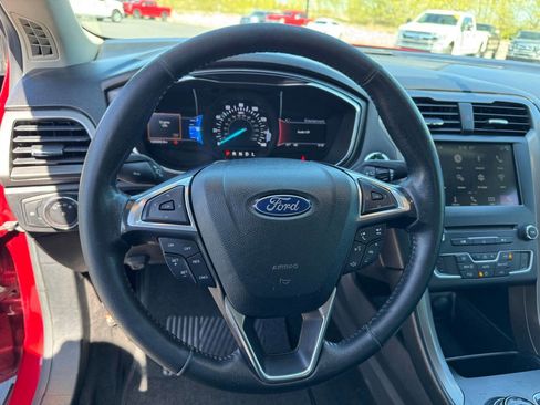 Used 2017 Ford Fusion SE w/ Equipment Group 201A FWD image 16