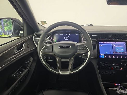 Used 2025 Jeep Grand Cherokee L Limited RWD image 16