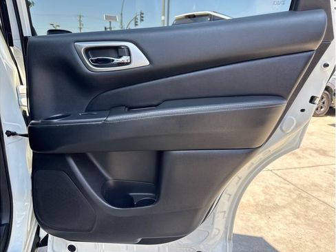Used 2020 Nissan Pathfinder SL FWD image 26