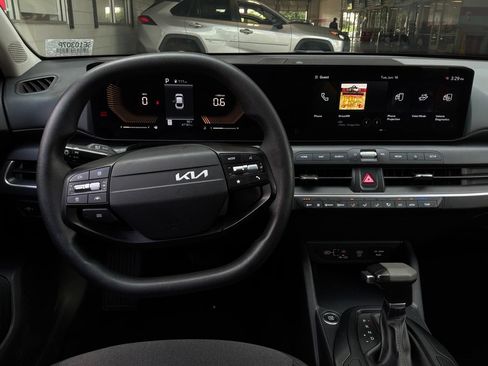 Used 2025 Kia K4 FWD image 13