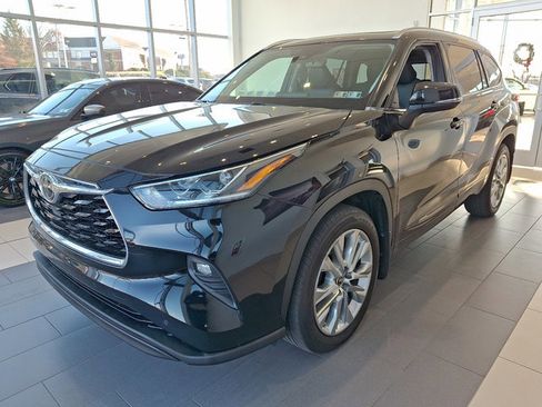 Used 2020 Toyota Highlander Limited image 3