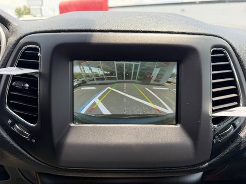 Used 2020 Jeep Compass Latitude FWD image 20