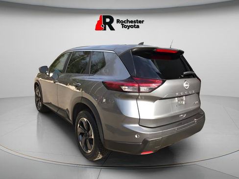 Used 2024 Nissan Rogue SV image 7