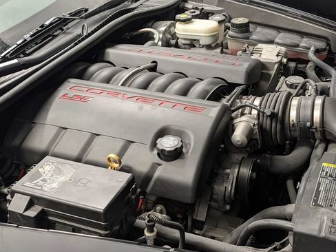 Used 2007 Chevrolet Corvette Coupe w/ Performance Package RWD image 25