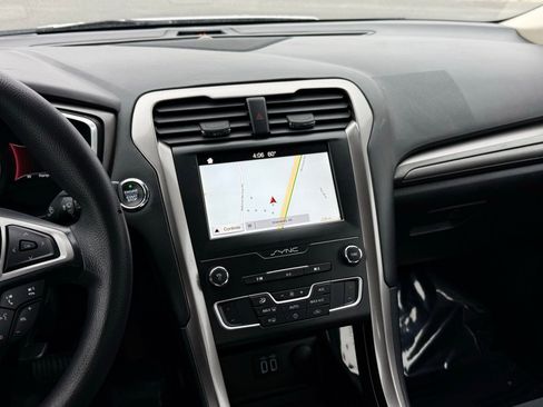 Used 2019 Ford Fusion SE FWD image 29