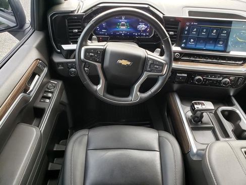 Used 2022 Chevrolet Silverado 1500 LT w/ Z71 Off-Road Package AWD/4WD image 15