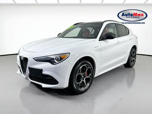 Used 2023 Alfa Romeo Stelvio Veloce AWD/4WD image 5