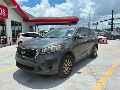 Used 2020 Kia Sorento FWD V6 image 2