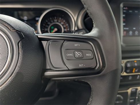 Used 2023 Jeep Gladiator Willys image 21