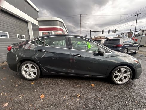 Used 2018 Chevrolet Cruze Premier image 4