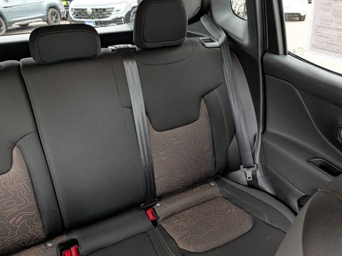 Used 2023 Jeep Renegade Latitude AWD/4WD image 14
