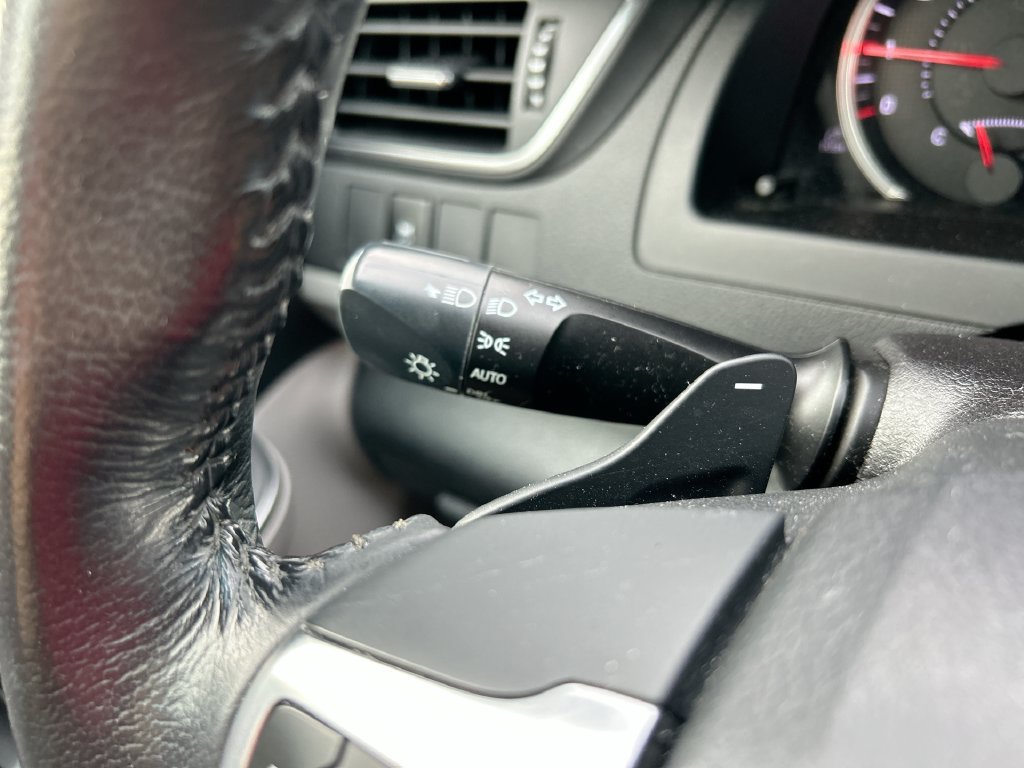 Used 2016 Toyota Camry SE FWD image 19