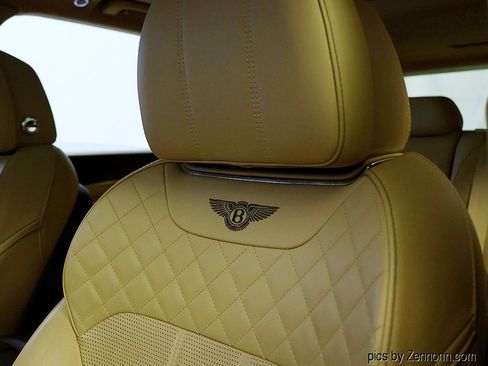 Used 2019 Bentley Bentayga AWD/4WD image 30