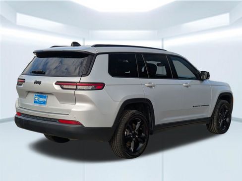 Used 2023 Jeep Grand Cherokee L Laredo image 6