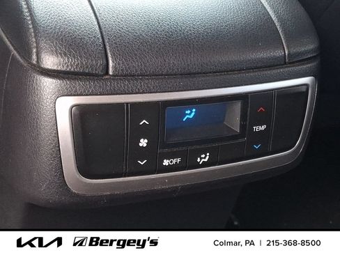 Used 2019 Toyota Highlander LE AWD/4WD image 12