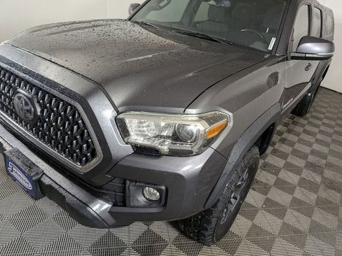Used 2018 Toyota Tacoma TRD Off-Road w/ Technology Package AWD/4WD image 12