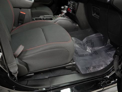 Certified 2022 Jeep Wrangler Unlimited Rubicon w/ Cold Weather Group image 46