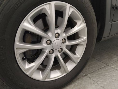 Used 2019 Jeep Cherokee Latitude w/ Popular Appearance Group FWD image 31