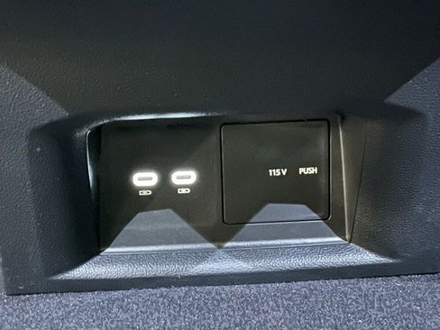 Certified 2022 Volkswagen Atlas Cross Sport SE image 23