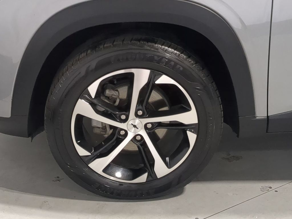 Used 2024 Chevrolet Trax RS w/ Driver Confidence Package FWD image 17