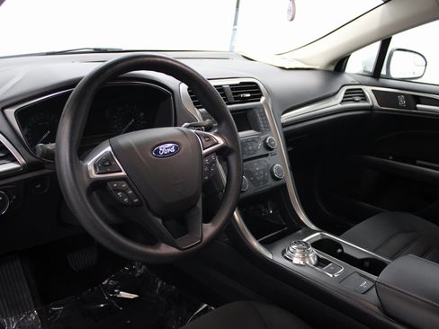 Used 2017 Ford Fusion SE image 14