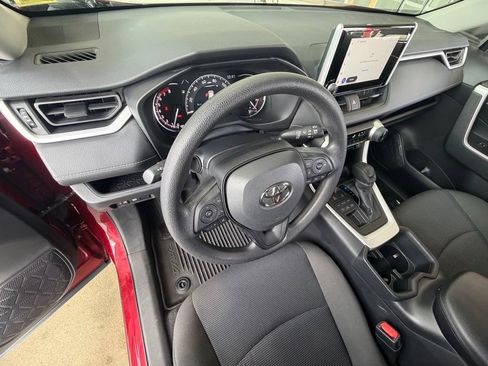 Used 2023 Toyota RAV4 LE AWD/4WD image 18
