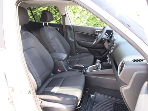 Used 2026 Hyundai Venue SEL FWD image 28