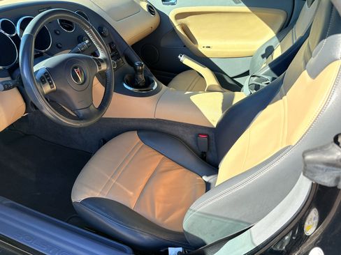 Used 2006 Pontiac Solstice 2dr Convertible w/ Premium Package image 18