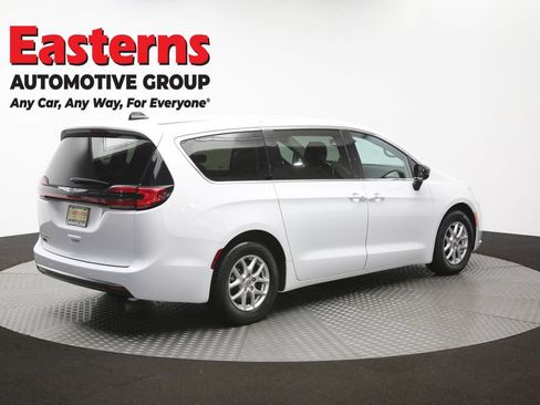 Used 2024 Chrysler Pacifica Touring-L FWD image 42