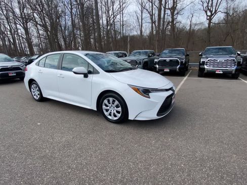 Used 2024 Toyota Corolla LE image 2