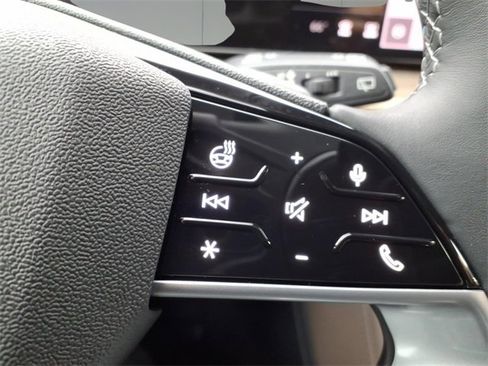 Used 2025 Audi Q5 Premium w/ Convenience Package image 20