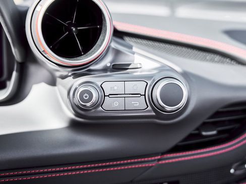 Used 2022 Ferrari F8 Tributo image 65