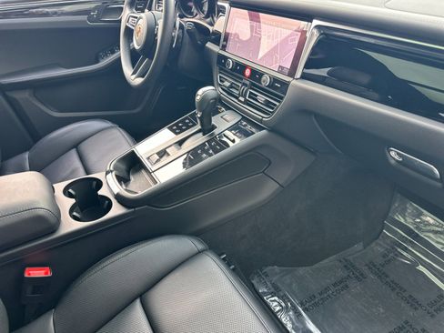 Used 2025 Porsche Macan Turbo image 16