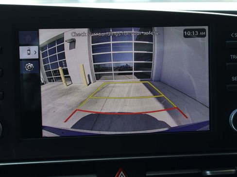 Used 2025 Hyundai Elantra SE FWD image 17