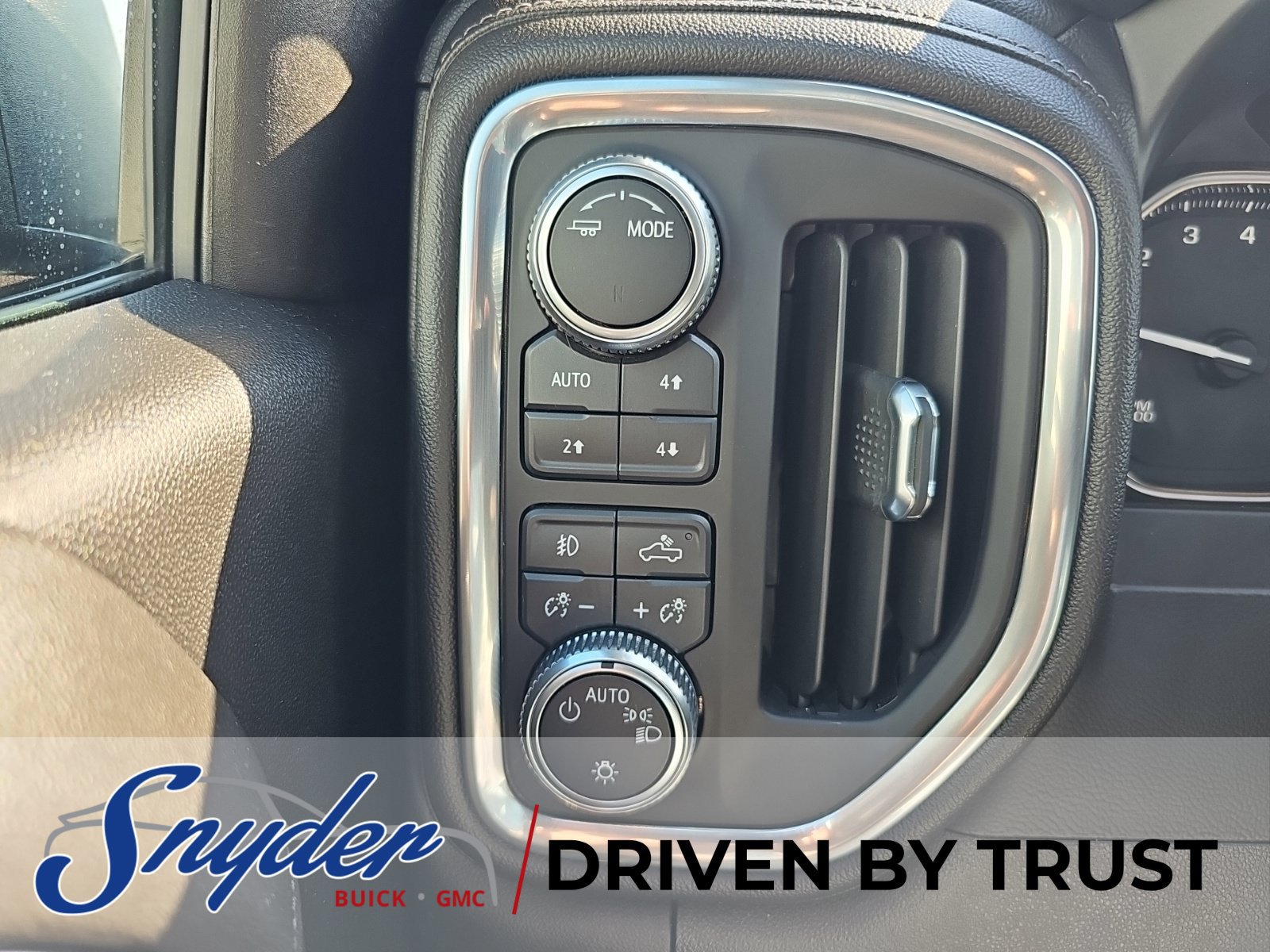 Used 2021 GMC Sierra 1500 Elevation w/ LPO, Elevation Black Package AWD/4WD image 16