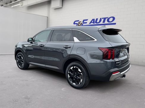 Used 2024 Kia Sorento S AWD/4WD image 3