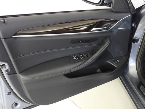 Used 2023 BMW 530i w/ Convenience Package RWD image 11