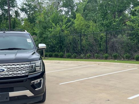 Used 2020 Ford Expedition Platinum RWD image 3